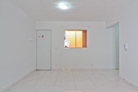 Sala e cozinha de casa para alugar com 1 quarto, 48m² em Parque Sao Luis, São Paulo
