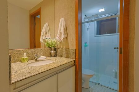 Apartamento à venda com 78m², 3 quartos e 2 vagasBanheiro