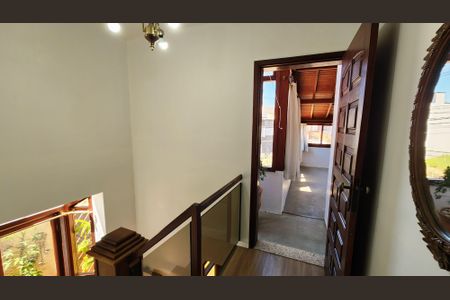 Casa à venda com 193m², 3 quartos e 2 vagas Casa à venda com 193m², 3 quartos e 2 vagasCorredor