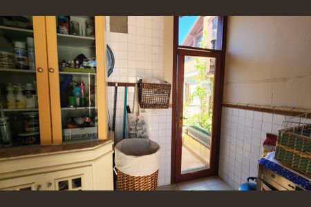 Casa à venda com 193m², 3 quartos e 2 vagas Casa à venda com 193m², 3 quartos e 2 vagasLavanderia