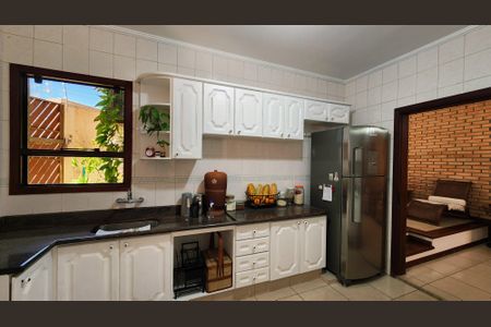 Casa à venda com 193m², 3 quartos e 2 vagas Casa à venda com 193m², 3 quartos e 2 vagasCozinha