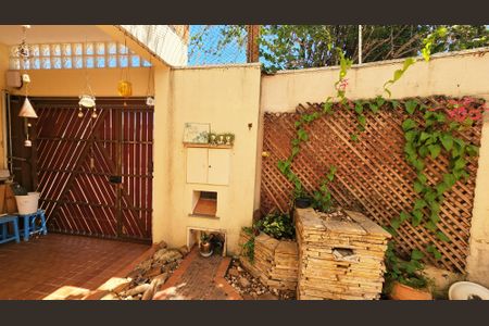 Casa à venda com 193m², 3 quartos e 2 vagas Casa à venda com 193m², 3 quartos e 2 vagasQuintal