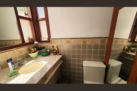 Casa à venda com 193m², 3 quartos e 2 vagas Casa à venda com 193m², 3 quartos e 2 vagasBanheiro