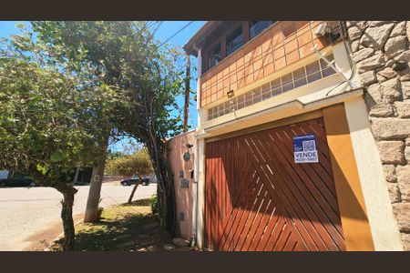 Casa à venda com 193m², 3 quartos e 2 vagas Casa à venda com 193m², 3 quartos e 2 vagasPlaca