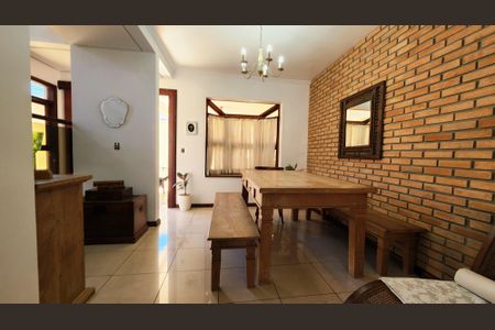 Casa à venda com 193m², 3 quartos e 2 vagas Casa à venda com 193m², 3 quartos e 2 vagasSala