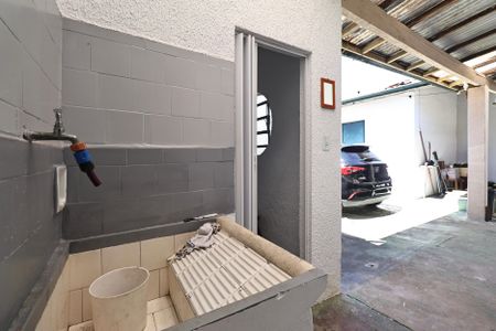 Casa à venda com 104m², 2 quartos e 3 vagas Casa à venda com 104m², 2 quartos e 3 vagasLavanderia