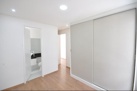 Casa de condomínio para alugar com 220m², 3 quartos e 2 vagasSuíte 2