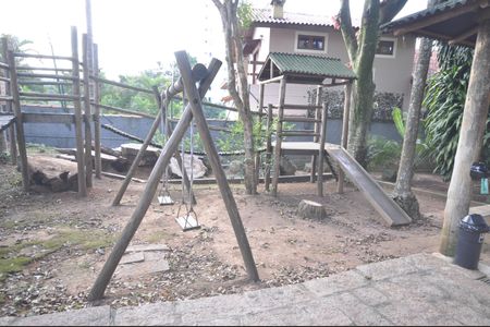 Casa de condomínio para alugar com 220m², 3 quartos e 2 vagasÁrea comum - Playground