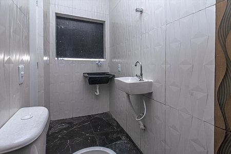 banheiro e área de serviço compartilhadas_4 de casa para alugar com 1 quarto, 31m² em Vila Moraes, São Paulo
