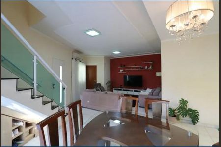 Casa à venda com 3 quartos, 95m² em Santa Terezinha, Santo André