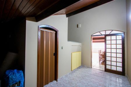 Casa à venda com 250m², 3 quartos e 2 vagasSótão