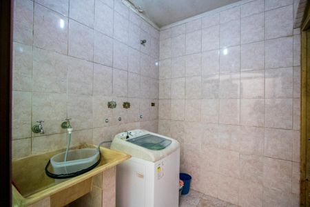 Casa à venda com 250m², 3 quartos e 2 vagasÁrea de serviço