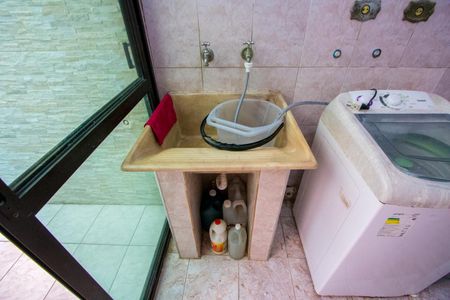 Casa à venda com 250m², 3 quartos e 2 vagasÁrea de serviço