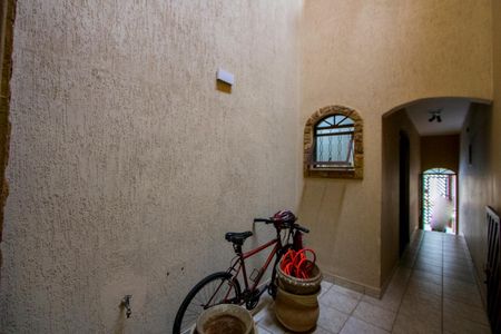 Casa à venda com 250m², 3 quartos e 2 vagasCorredor externo