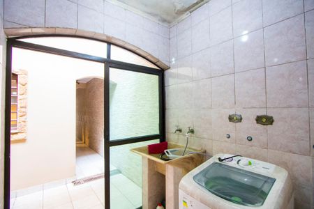 Casa à venda com 250m², 3 quartos e 2 vagasÁrea de serviço