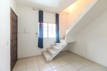 Sala  de casa de condomínio para alugar com 2 quartos, 70m² em Chácara Seis de Outubro, São Paulo