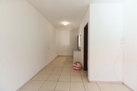 Sala  de casa de condomínio para alugar com 2 quartos, 70m² em Chácara Seis de Outubro, São Paulo