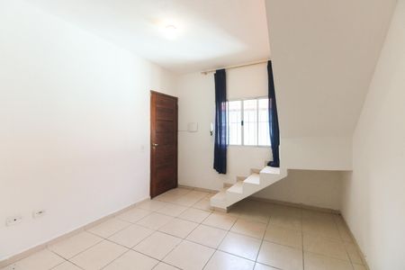 Sala  de casa de condomínio para alugar com 2 quartos, 70m² em Chácara Seis de Outubro, São Paulo