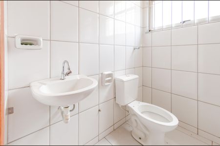 Studio para alugar com 32m², 1 quarto e sem vaga Studio para alugar com 32m², 1 quarto e sem vagaBanheiro Social