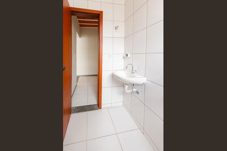 Banheiro Social de kitnet/studio para alugar com 1 quarto, 32m² em Nova Granada, Belo Horizonte