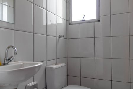 Banheiro de kitnet/studio para alugar com 1 quarto, 40m² em Nova Granada, Belo Horizonte