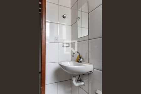 Banheiro de kitnet/studio para alugar com 1 quarto, 32m² em Nova Granada, Belo Horizonte