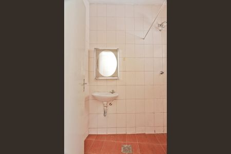 Banheiro de casa para alugar com 1 quarto, 45m² em Vila Zat, São Paulo