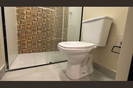 Banheiro de kitnet/studio para alugar com 1 quarto, 18m² em Parque Sao Diogo, São Bernardo do Campo