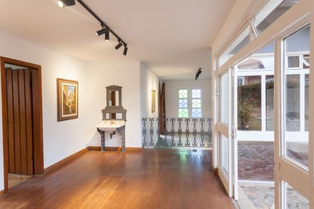 Sala de casa de condomínio para alugar com 4 quartos, 350m² em Condomínio Retiro das Pedras, Brumadinho