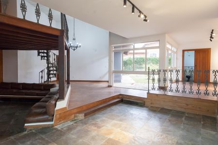 Sala de casa de condomínio para alugar com 4 quartos, 350m² em Condomínio Retiro das Pedras, Brumadinho