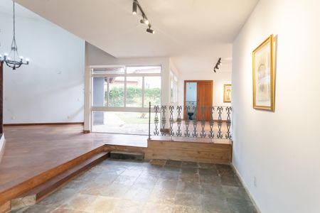 Sala de casa de condomínio para alugar com 4 quartos, 350m² em Condomínio Retiro das Pedras, Brumadinho