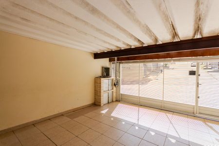 Casa à venda com 214m², 2 quartos e 2 vagas