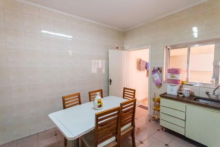 Casa à venda com 214m², 2 quartos e 2 vagas