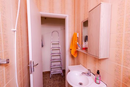 Casa à venda com 214m², 2 quartos e 2 vagas