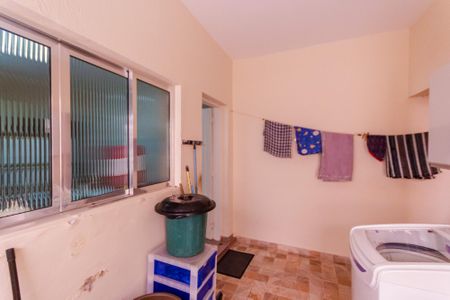 Casa à venda com 214m², 2 quartos e 2 vagas