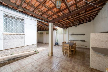 Casa à venda com 200m², 3 quartos e 5 vagas Casa à venda com 200m², 3 quartos e 5 vagasAREA EXTERNA