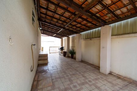 Casa à venda com 200m², 3 quartos e 5 vagas Casa à venda com 200m², 3 quartos e 5 vagasAREA EXTERNA