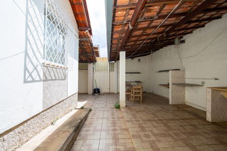 Casa à venda com 200m², 3 quartos e 5 vagas Casa à venda com 200m², 3 quartos e 5 vagasAREA EXTERNA