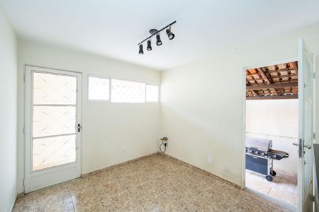 Casa à venda com 200m², 3 quartos e 5 vagas Casa à venda com 200m², 3 quartos e 5 vagasSALA