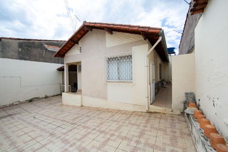 Casa à venda com 200m², 3 quartos e 5 vagas Casa à venda com 200m², 3 quartos e 5 vagasGARAGEM / FACHADA