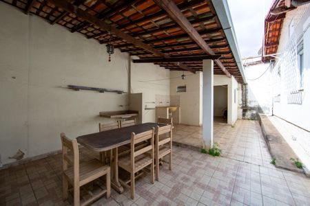 Casa à venda com 200m², 3 quartos e 5 vagas Casa à venda com 200m², 3 quartos e 5 vagasAREA EXTERNA