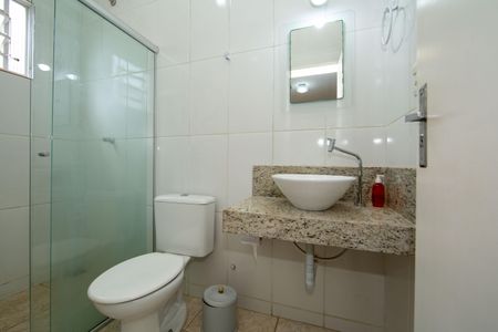 Casa à venda com 200m², 3 quartos e 5 vagas Casa à venda com 200m², 3 quartos e 5 vagasBANHEIRO2