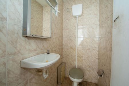 Casa à venda com 200m², 3 quartos e 5 vagas Casa à venda com 200m², 3 quartos e 5 vagasBANHEIRO3