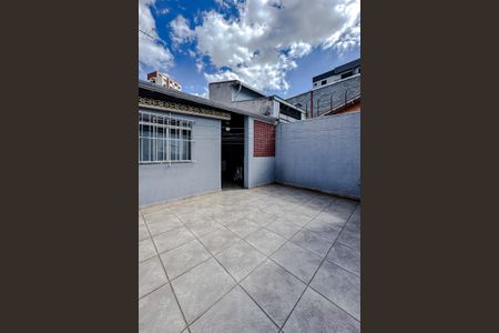 Casa à venda com 227m², 2 quartos e 2 vagasÁrea externa