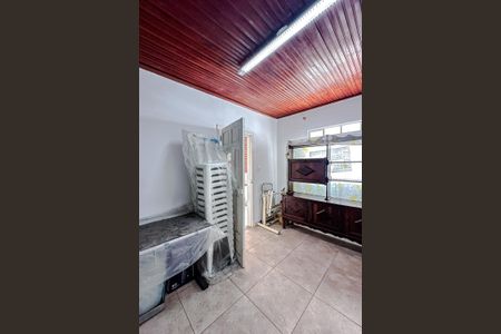 Casa à venda com 227m², 2 quartos e 2 vagasQuarto de Serviço