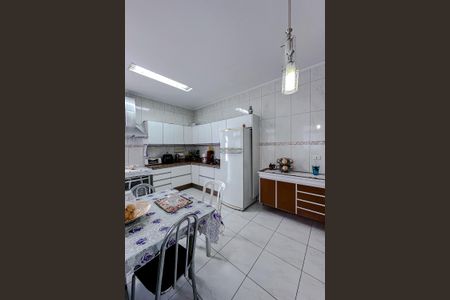 Casa à venda com 227m², 2 quartos e 2 vagasCozinha