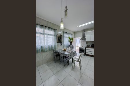 Casa à venda com 227m², 2 quartos e 2 vagasCozinha