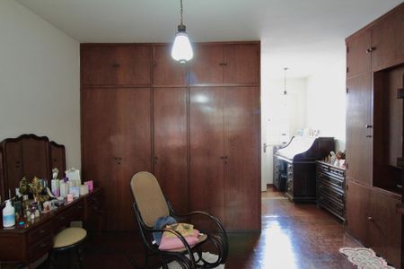 Casa à venda com 330m², 4 quartos e 3 vagasSuite