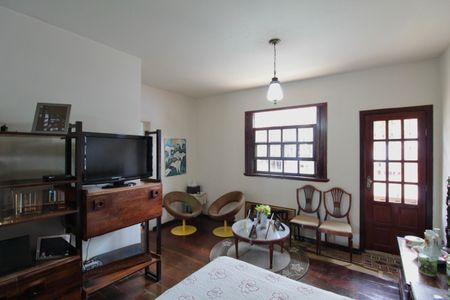 Casa à venda com 330m², 4 quartos e 3 vagasSuite