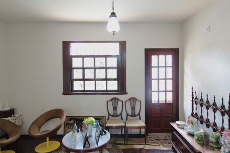 Casa à venda com 330m², 4 quartos e 3 vagasSuite